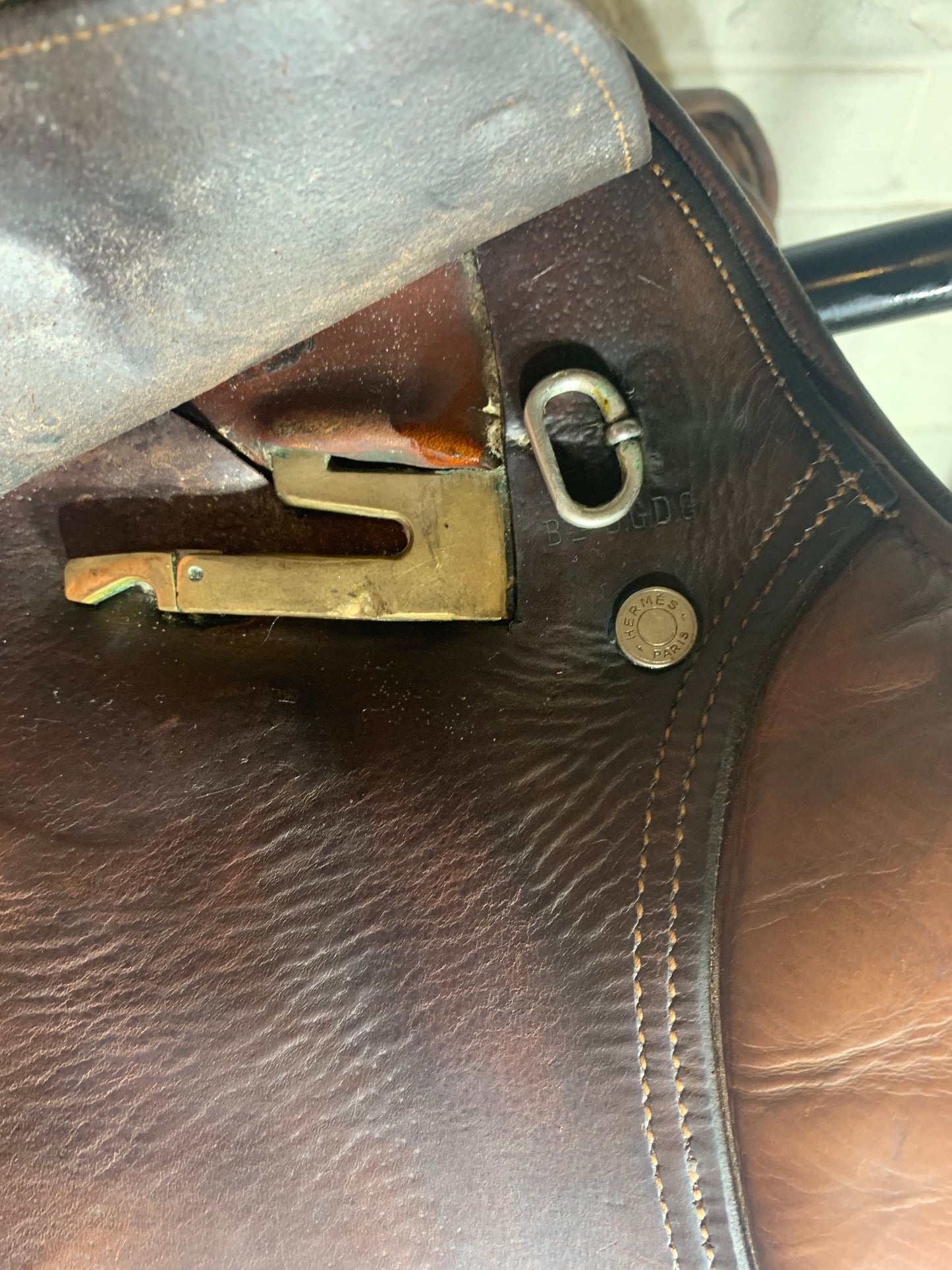 15" Hermes Close Contact Saddle