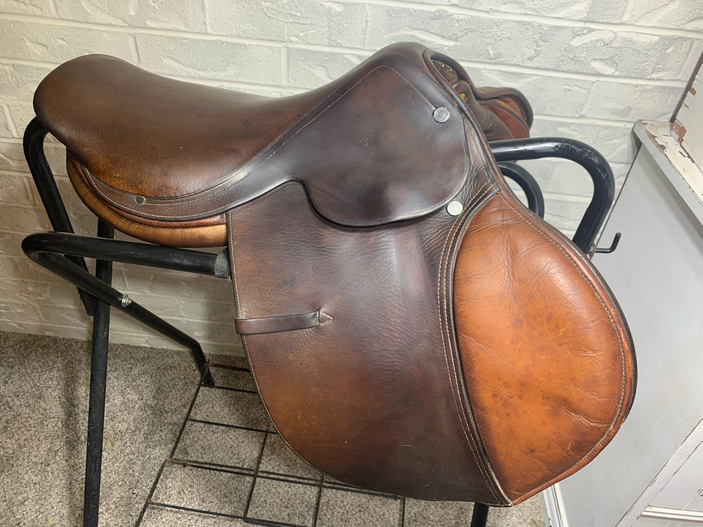 15" Hermes Close Contact Saddle