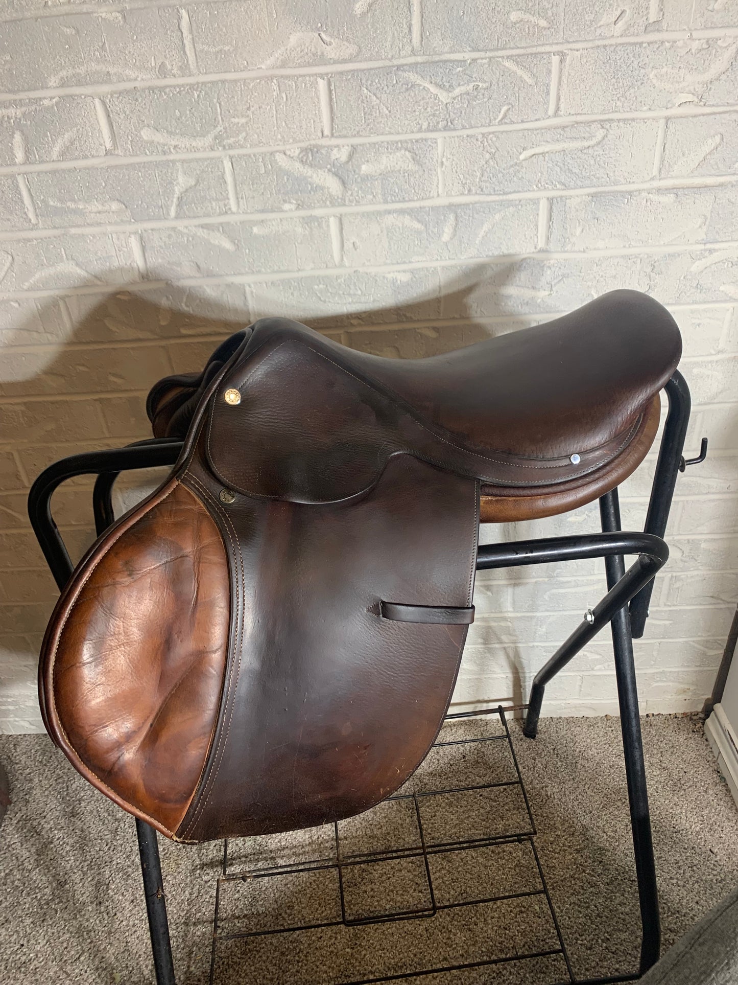 15" Hermes Close Contact Saddle